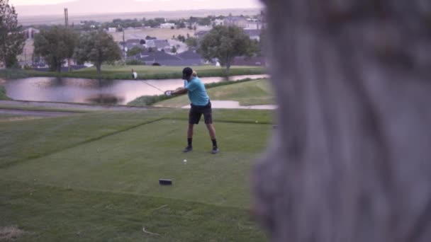 Golf Tiro Desde Tee Con Conductor — Vídeo de stock