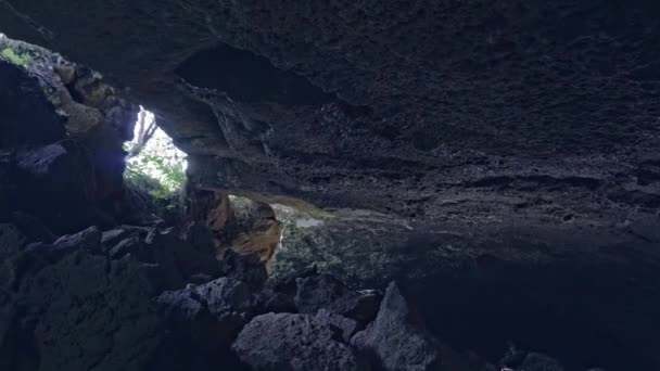 Panning Shot Narrow Cave Iceland — Stock video