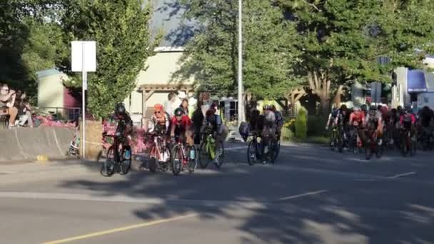 德尔塔之旅 不列颠哥伦比亚省拉特纳市一年一度的竞技公路自行车比赛 有数百名骑手参加 — 图库视频影像