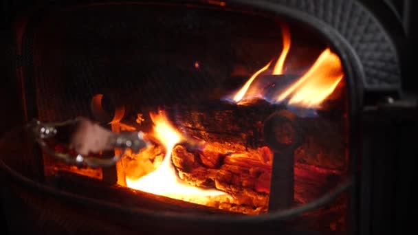 Holzofen Rustikaler Hütte — Stockvideo