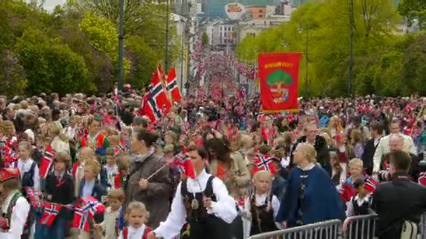 Festa Nazionale Della Norvegia Bella Processione Vestito Tradizionale Felici Gioiosi — Video Stock