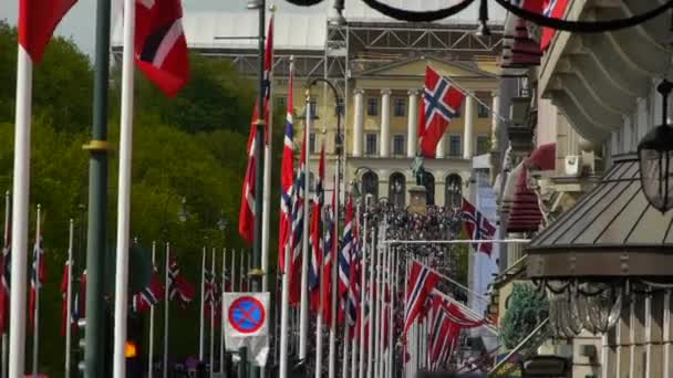 Norwegischer Nationalfeiertag Schöne Prozession Traditionelle Kleidung Glückliche Und Freudige Norweger — Stockvideo