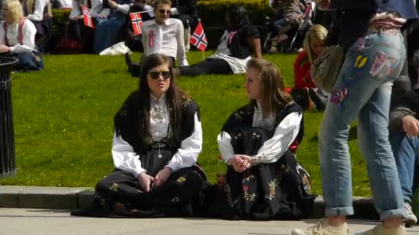 Festa Nazionale Della Norvegia Bella Processione Vestito Tradizionale Felici Gioiosi — Video Stock