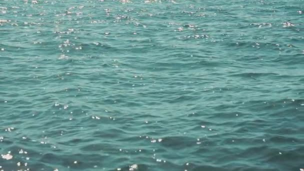 Zeitlupenaufnahme Des Meeres Mit Blauem Wasser Und Wellen — Stockvideo
