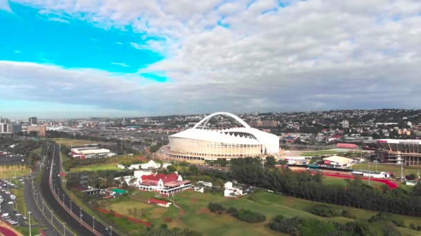 Letecké Záběry Mojžíše Mabhida Stadionu Tvoří Plážové Oblasti Durbanu Jižní — Stock video