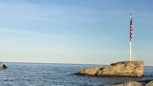 Verschiedener Schwenkwinkel Eines Strandes Neuengland Mit Einem Fahnenmast Auf Den — Stockvideo