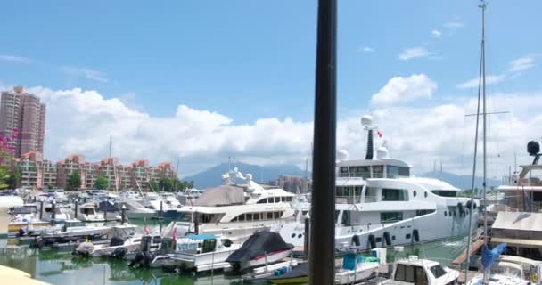 Sebuah Gambar Dari Pantai Emas Hong Kong Dengan Langit Biru — Stok Video