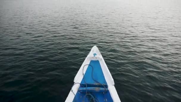 Motor Barco Vela Pan Desde Proa Para Descubrir Las Islas — Vídeo de stock