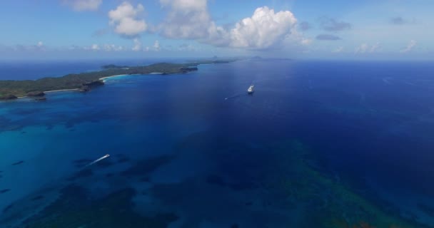 Yasawa Rara Fiji Demirlemiş Yüksek Hava Manzaralı Yolcu Gemisinin Plajdan — Stok video