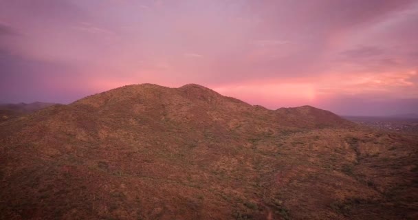 日落时亚利桑那州凤凰城Sonoran沙漠的空中景观 — 图库视频影像