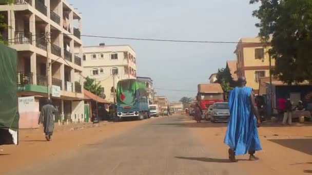 Sparato Una Macchina Una Città Coloniale Senegal Africa Occidentale — Video Stock
