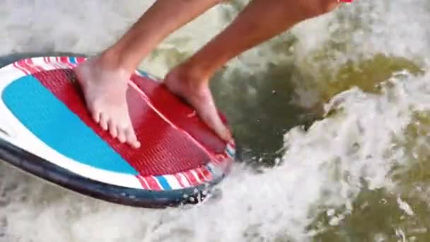 Wake Surfer Summertime Texas — Vídeos de Stock