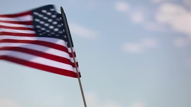 Bandera Americana Siendo Sostenida Por Viento — Vídeo de stock