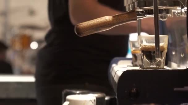 Tiro Laterale Della Macchina Caffè Espresso — Video Stock