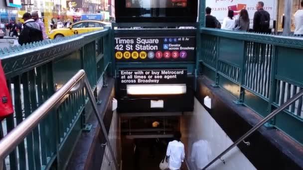 Ingang Van Het Beroemde Times Square 42Nd Street Metrostation Met — Stockvideo