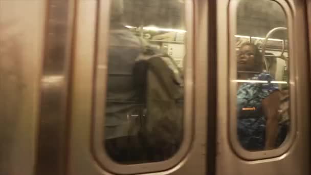 지하철 지하철의 근접지나가는 — 비디오