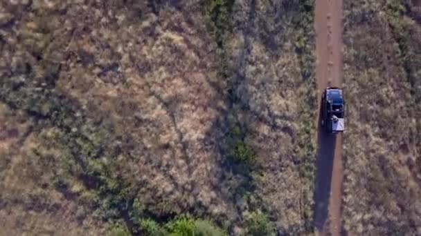 Imágenes Drones Vehículo Todoterreno Conduciendo Disparado Directamente Hacia Abajo — Vídeo de stock