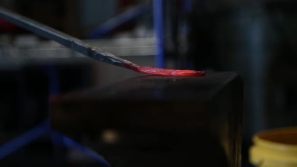 金属を扱う鍛冶屋 — ストック動画