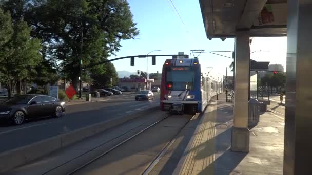 Lätt Tåg Kör Till Station Inn Salt Lake Ciity Utah — Stockvideo