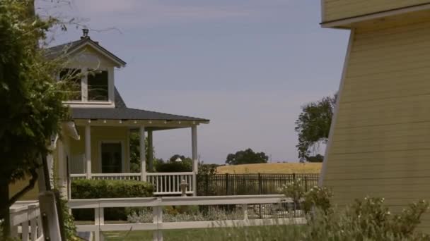 Midden Californië Wijnmakerij Zomer Lente Boerderij Huis Onder Een Blauwe — Stockvideo