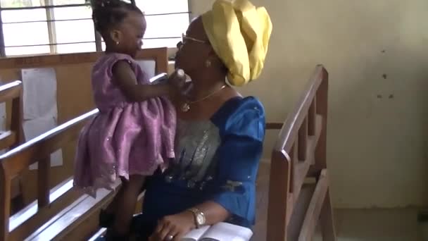 アフリカの祖母と孫が — ストック動画