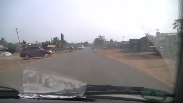 Disparo Tomado Del Coche Mientras Conducíamos Través Una Comunidad Rural — Vídeo de stock