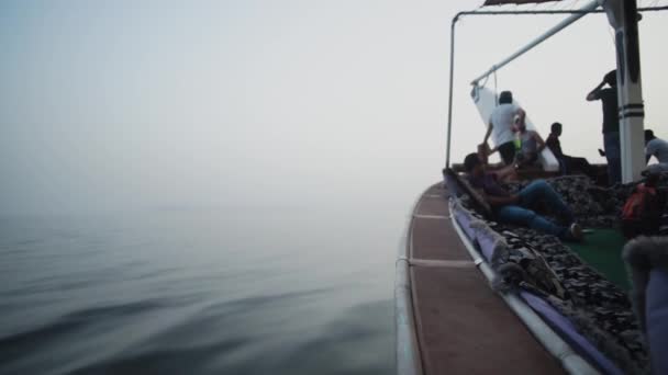 Plavba Domů Omanské Lodi Během Západu Slunce Cesta Domů Moře — Stock video