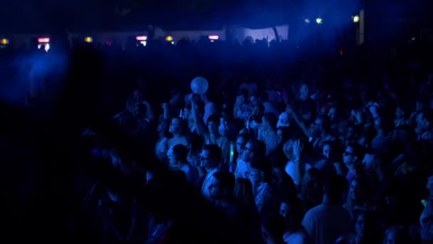 Multitud Delirando Cámara Lenta Festival Edm — Vídeo de stock