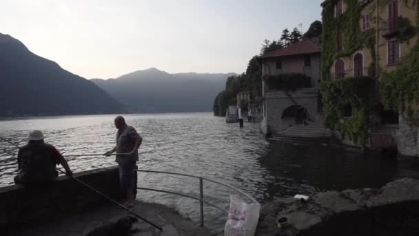 Coppia Pescatori Antico Borgo Pietra Sul Lago Italia — Video Stock