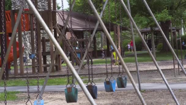Παιδιά Παίζουν Στο Πάρκο — Αρχείο Βίντεο