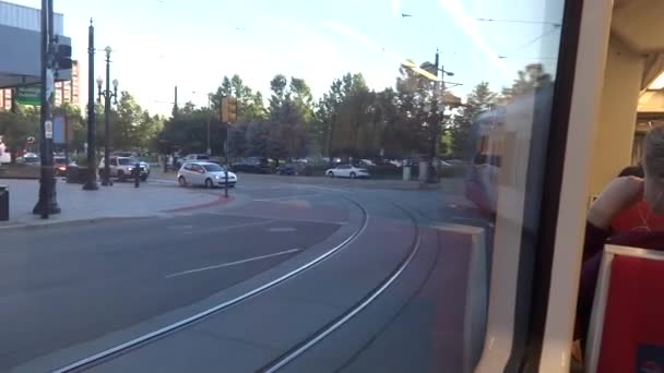 Tittar Genom Fönstret Ljus Järnväg Passerar Genom Centrum Salt Lake — Stockvideo