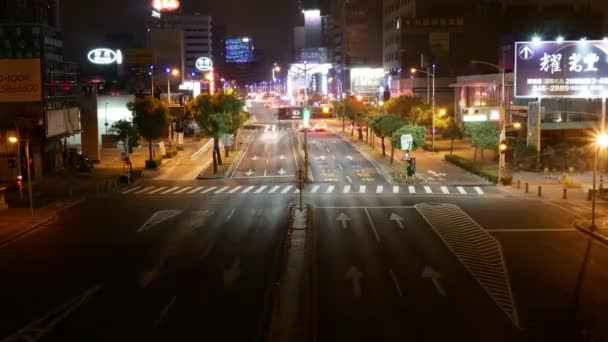 Zeitraffer Des Nächtlichen Autoverkehrs Über Einer Brücke Taiwan — Stockvideo