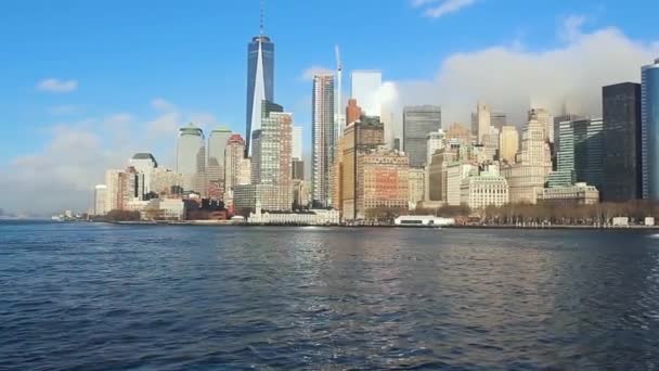 Aproximando Nova York Lower Manhattan Ferry Dia Ensolarado Inverno — Vídeo de Stock