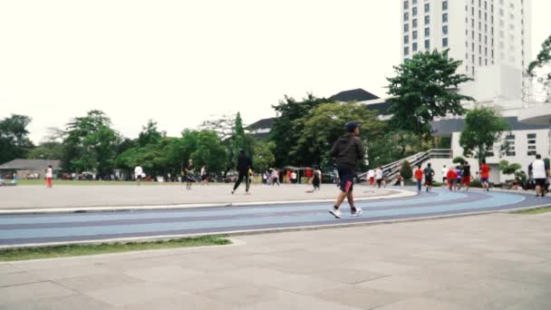 Emberek Lassított Felvételen Futnak Gasibu Bandungnál — Stock videók