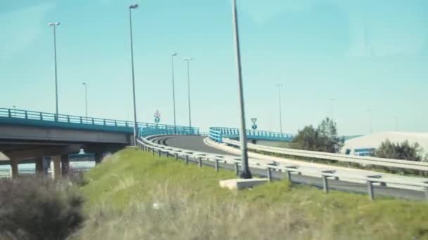 Blick Aus Fahrendem Fahrzeug Auf Autobahnunterführung — Stockvideo