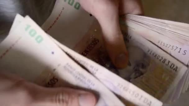 Räkna Argentinska Pengar Pesos Slow Motion — Stockvideo