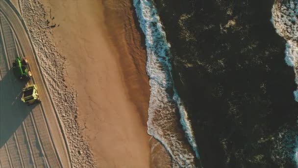 Trator Praia Durante Nascer Sol — Vídeo de Stock