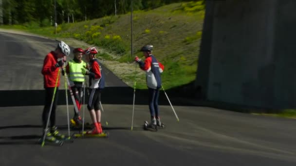 트레이닝 Hill Holmenklil Ski Jump 노르웨이 어린이들은 겨울에 크로스컨트리 스키를 — 비디오