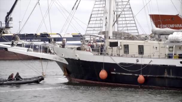 Événement Grands Voiliers Sunderland Royaume Uni Navires Entrant Quai Foules — Video