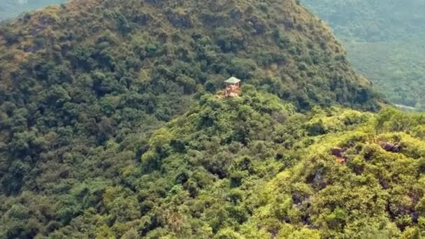 Drone Footage People Climbing Mountains Forest Long Bay Cat Island — Stock Video