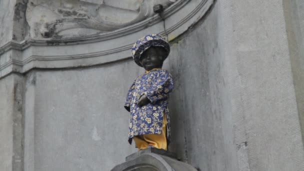 Tourists Pee Pee Boy Brussels Belgium Best Known Symbol People — Stock Video