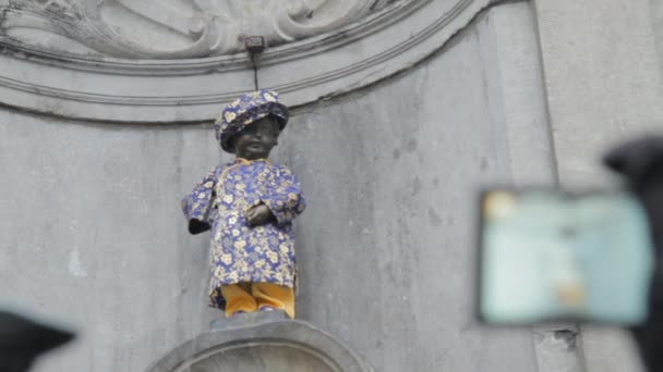 Turister Och Kisspojken Bryssel Belgien Den Mest Kända Symbolen För — Stockvideo