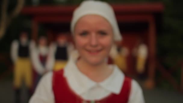 Traditionele Zweedse Folk Performer Traditioneel Midzomerfestival Bij Skansen Reizen Zweden — Stockvideo
