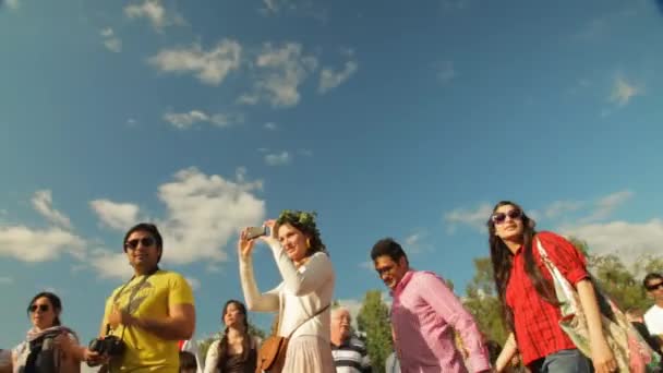 Традиційні Шведські Танці Літніх Полюсах Прекрасний Традиційний Літній Фестиваль Сканзені — стокове відео