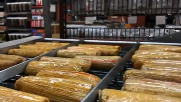 Gran Roll Para Una Tienda Conveniencia Muestra Una Gran Calidad — Vídeos de Stock