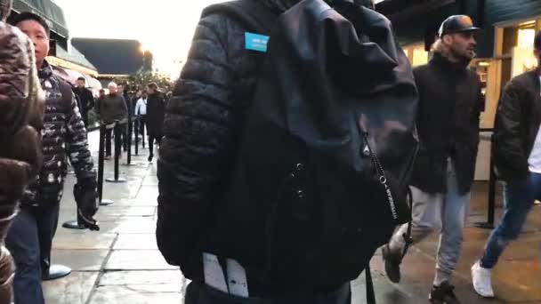 Marcher Dans Une Foule Dans Magasin — Video