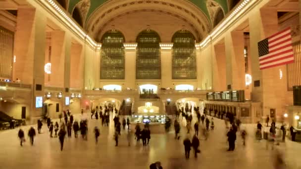 Люди Мчатся Центральному Вокзалу — стоковое видео