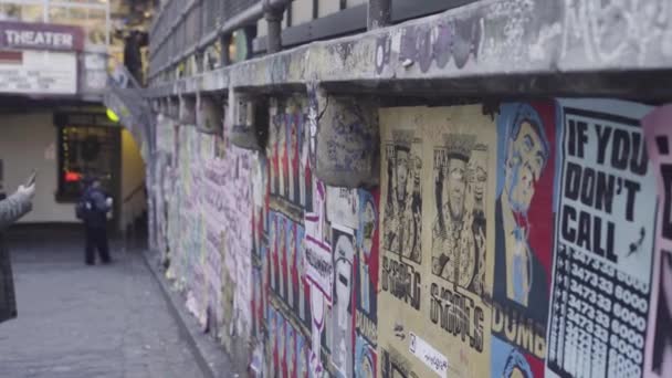 Propaganda Wall Στο Σιάτλ Έξω Από Την Αγορά Pike Place — Αρχείο Βίντεο