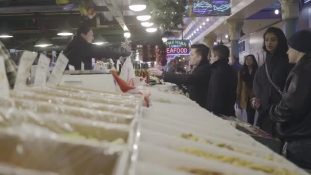 Mercado Pike Place Transacción — Vídeos de Stock