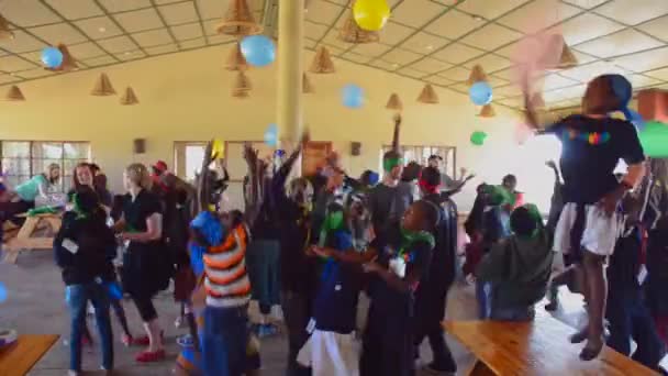 Grande Grupo Miúdos Zâmbia Eles Estão Comemorando Divertindo Brincando Com — Vídeo de Stock